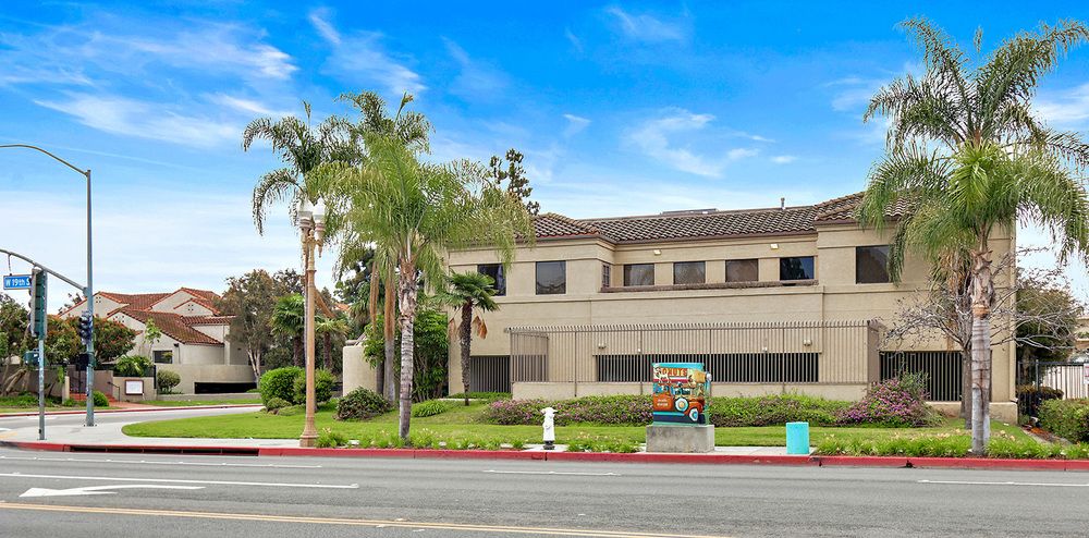 601 W 19th St, Costa Mesa, CA 92627